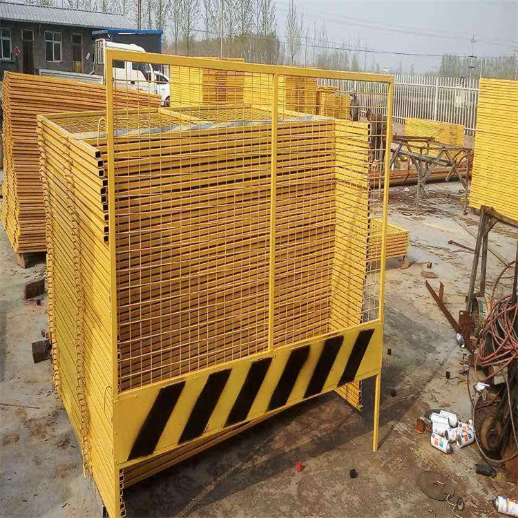 施工電梯安全門圖片1