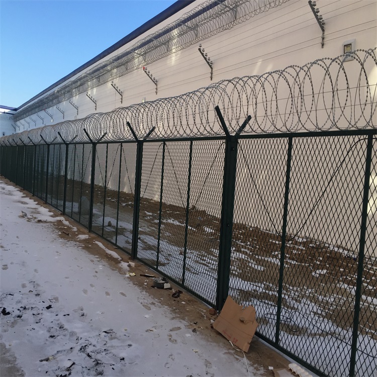 鋼板網(wǎng)護(hù)欄網(wǎng)圖片2