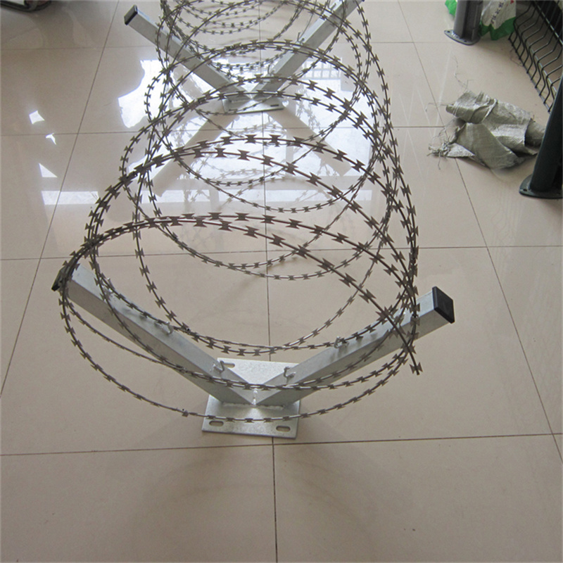 監(jiān)獄蛇腹形刀刺隔離網(wǎng)圖片4