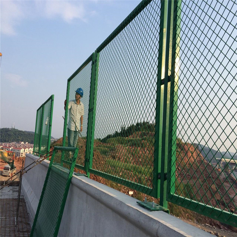 鋼板網護欄圖片2