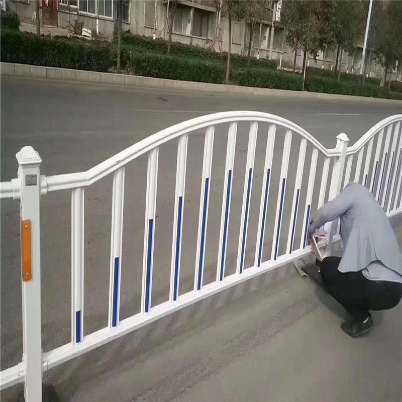 交通鍍鋅噴鋼護欄圖片2