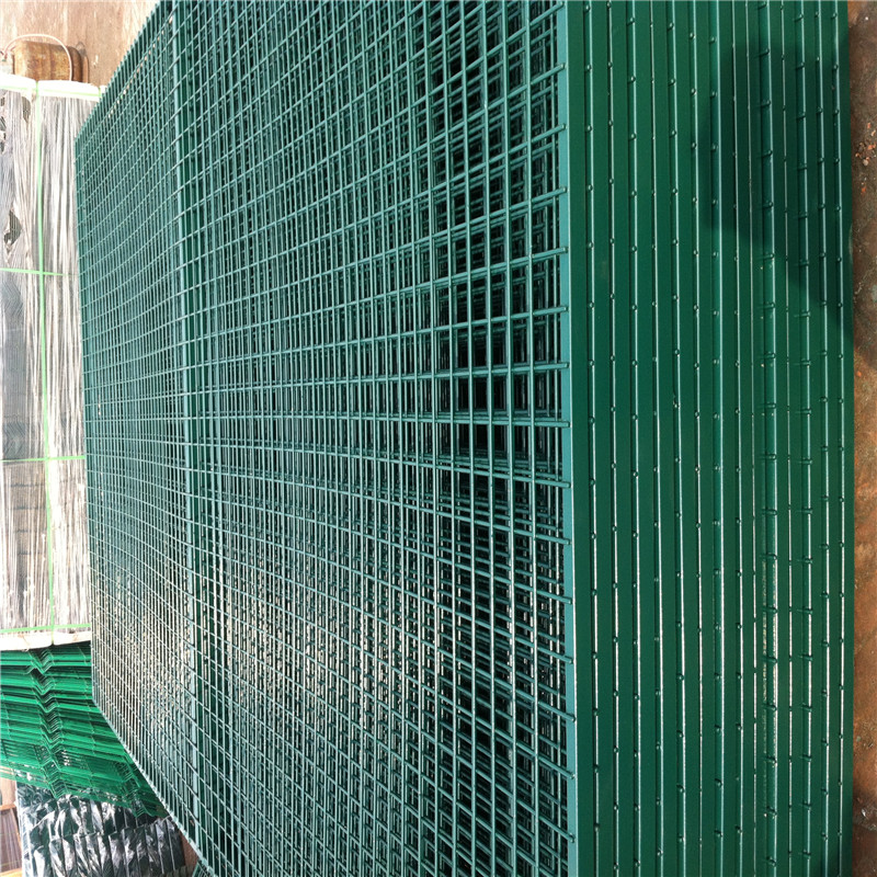 鐵絲網(wǎng)隔離柵圖片3